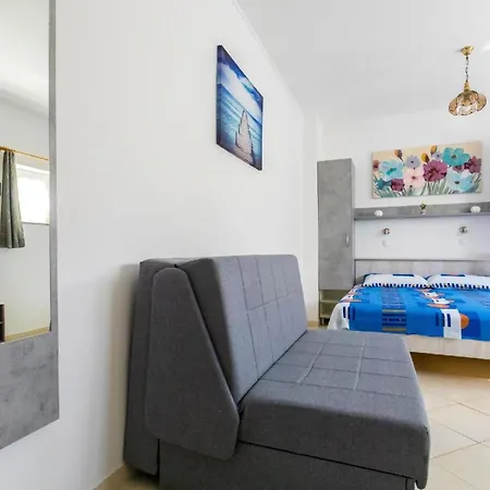 Für 2 Personen Ca 25 Qm In Njivice, Kvarner Bucht Krk *