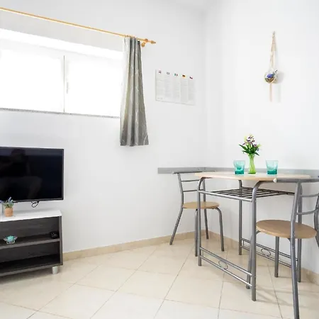 Apartment Fuer 2 Personen Ca 25 Qm In Njivice, Kvarner Bucht Krk