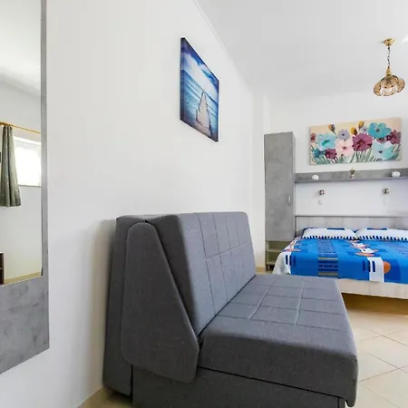 Apartment Fuer 2 Personen Ca 25 Qm In Njivice, Kvarner Bucht Krk Njivice