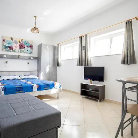Apartment Für 2 Personen Ca 25 Qm In Njivice, Kvarner Bucht Krk